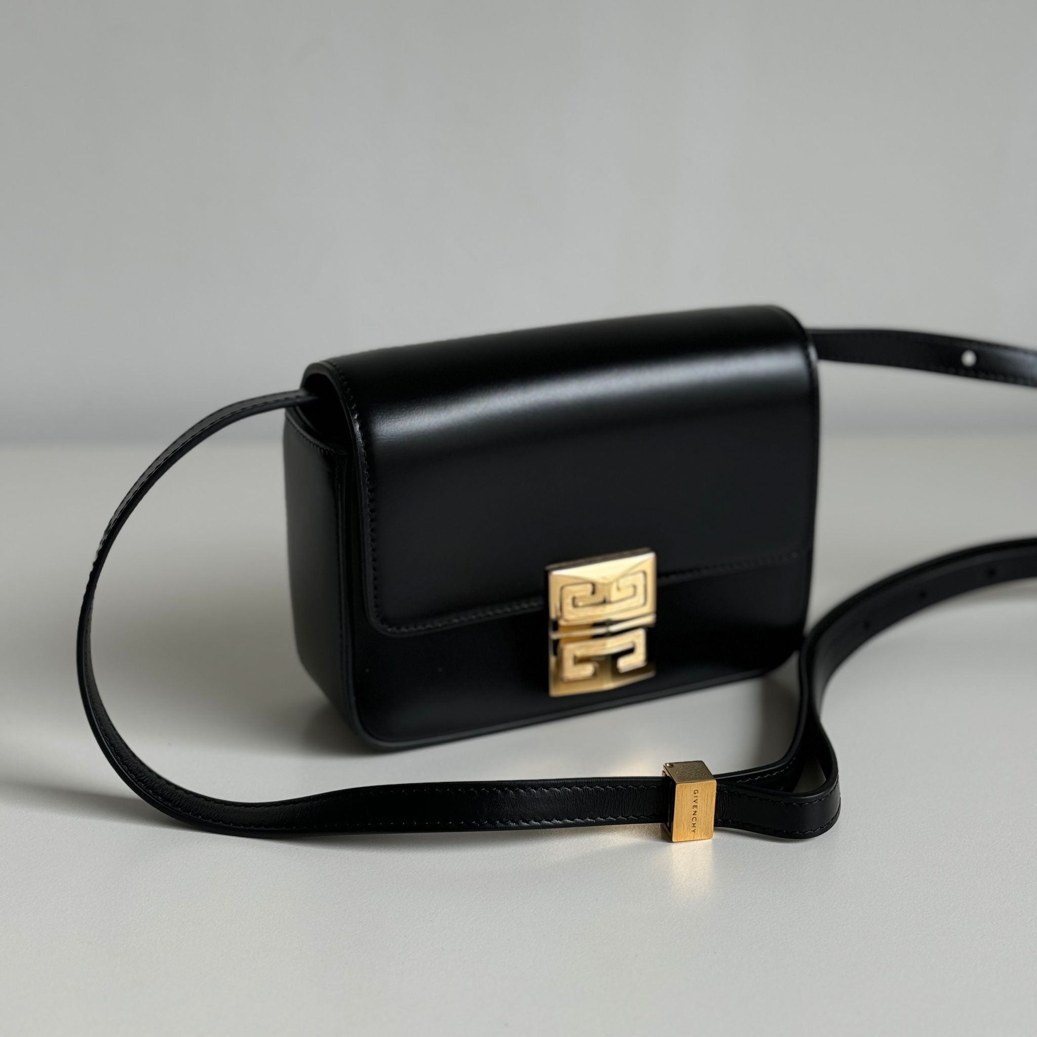 Givenchy 4G
