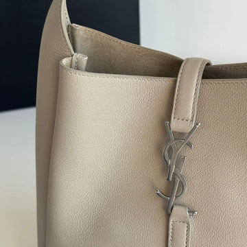 Saint Laurent Le 5 à 7