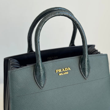 Prada Biblioteque