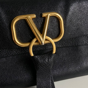 Valentino V Ring