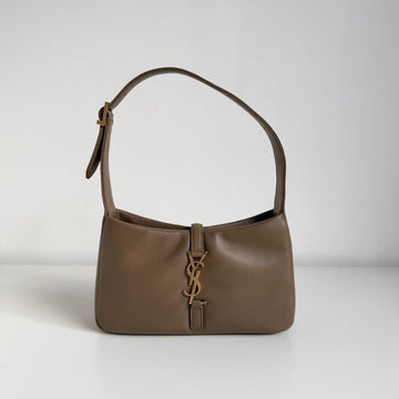 Saint Laurent Le 5 à 7