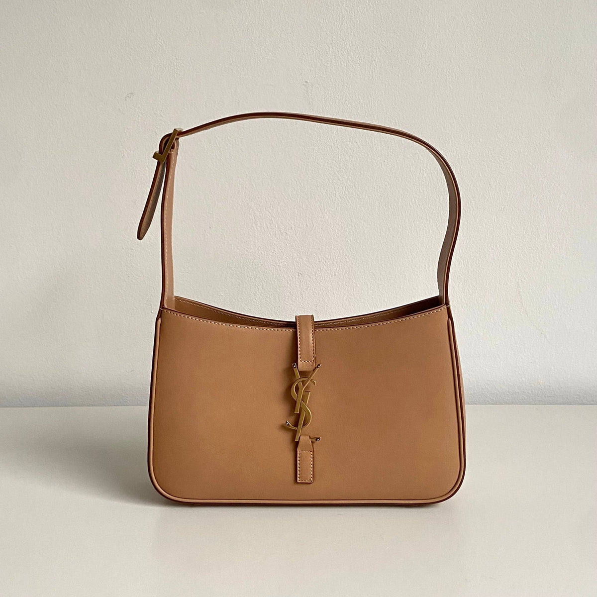 Saint Laurent La 5 à 7