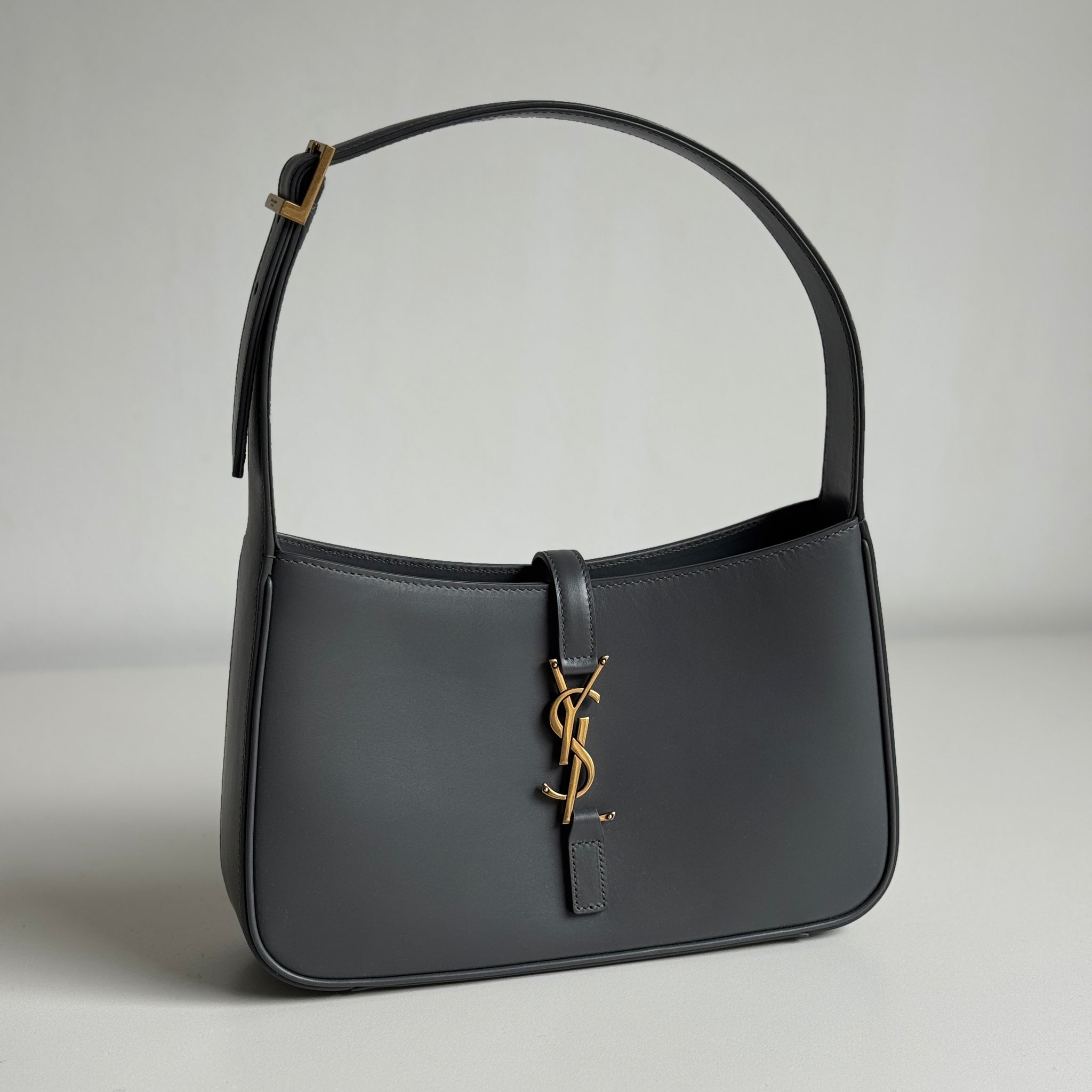 Saint Laurent La 5 à 7
