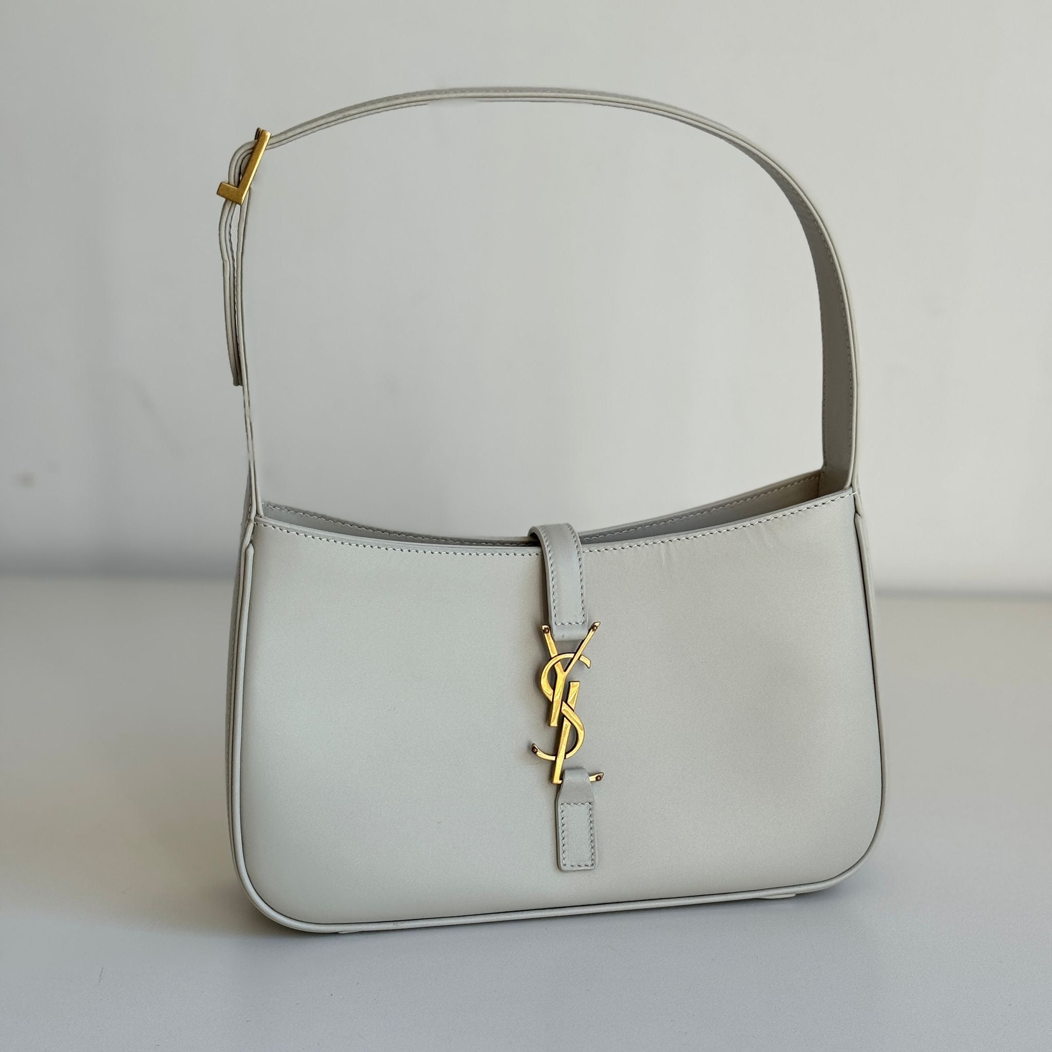 Saint Laurent 5 à 7