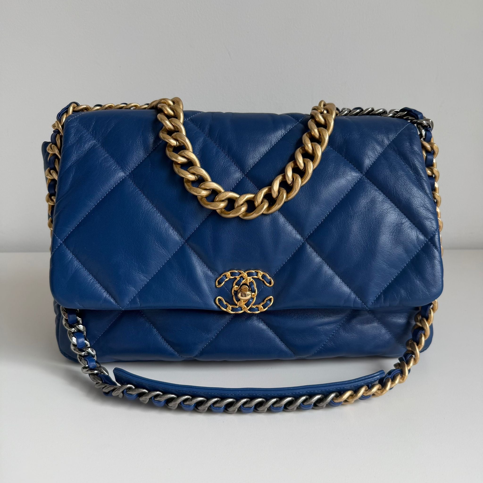 Chanel 19