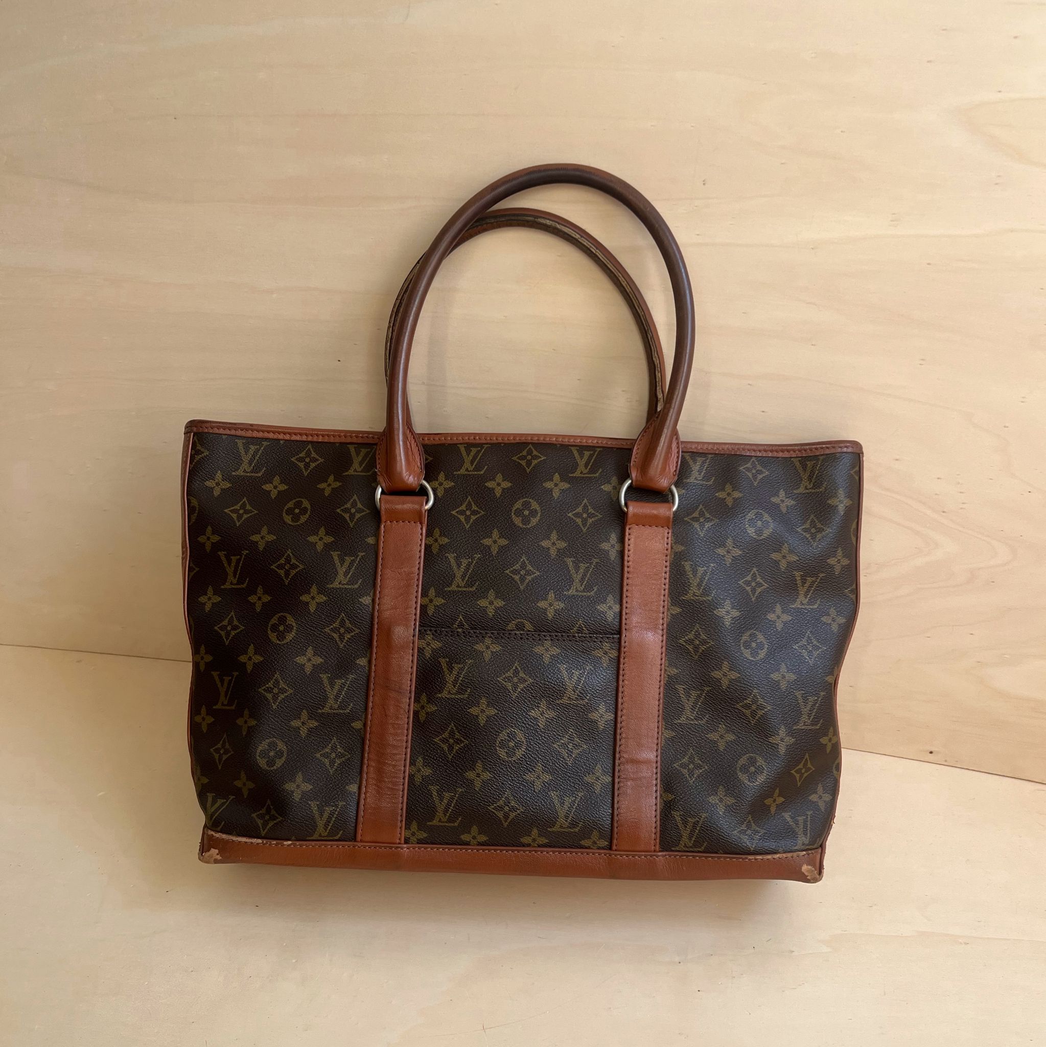 Louis Vuitton shopper