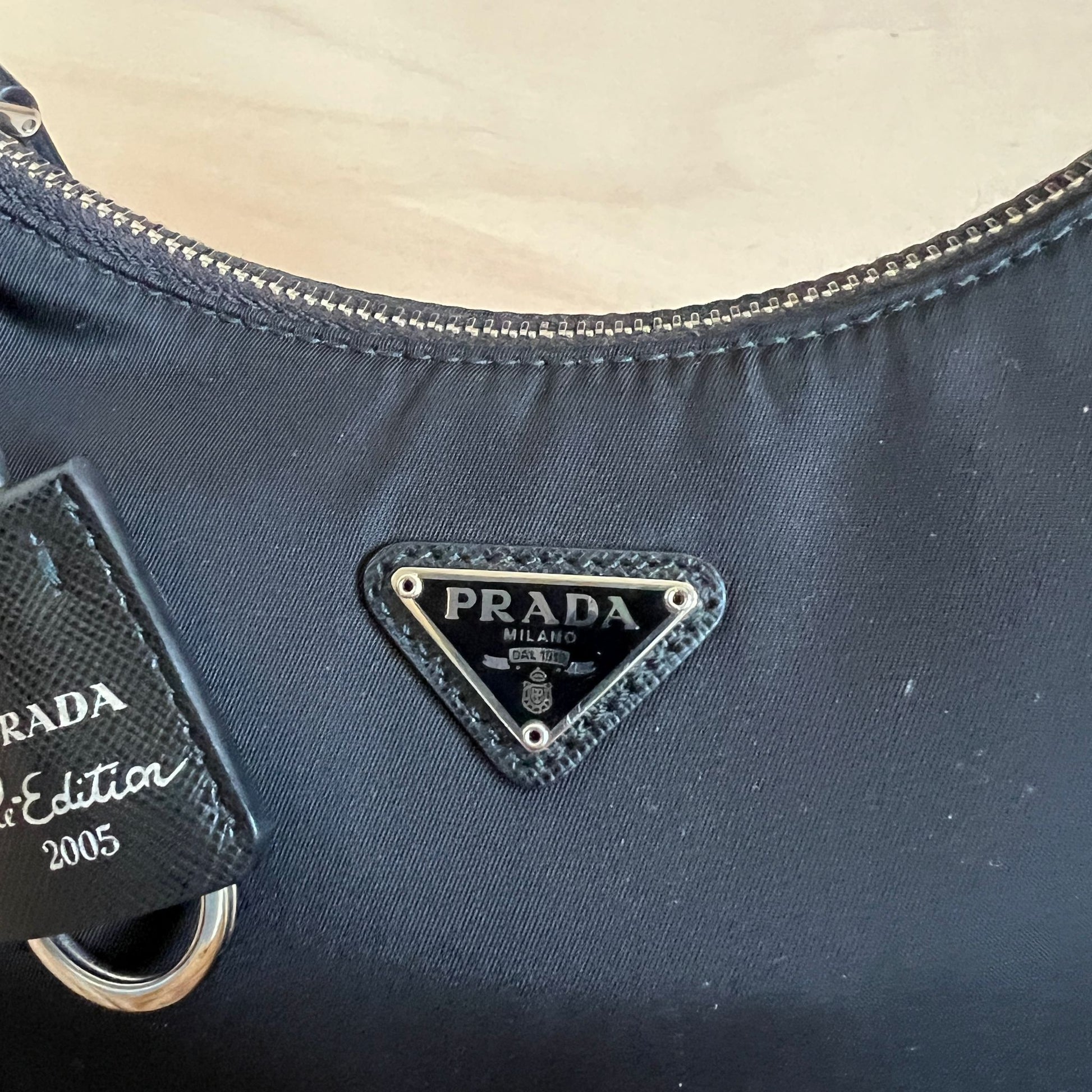 I pezzi cult della moda: le Re-Edition delle borse in nylon di Prada - Vita  su Marte